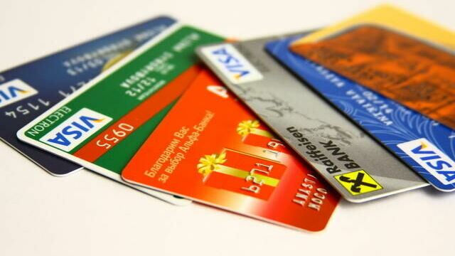 Visa и MasterCard выступили за отмену лимитов на вывод россиянами валюты за рубеж