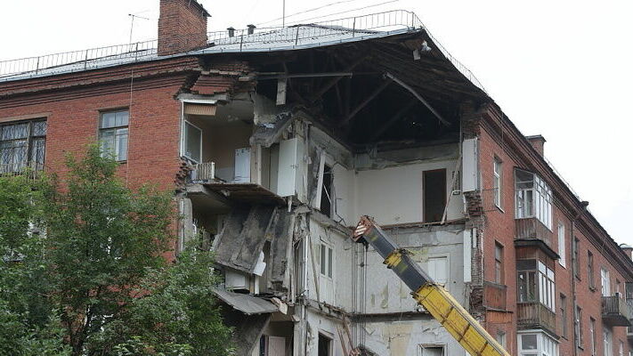 Жители частично обрушившегося дома на Куйбышева, 103 вновь жалуются на трещины
