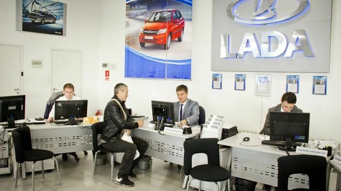 Автохлам в обмен на ВАЗы: большинство россиян покупает Lada по программе утилизации