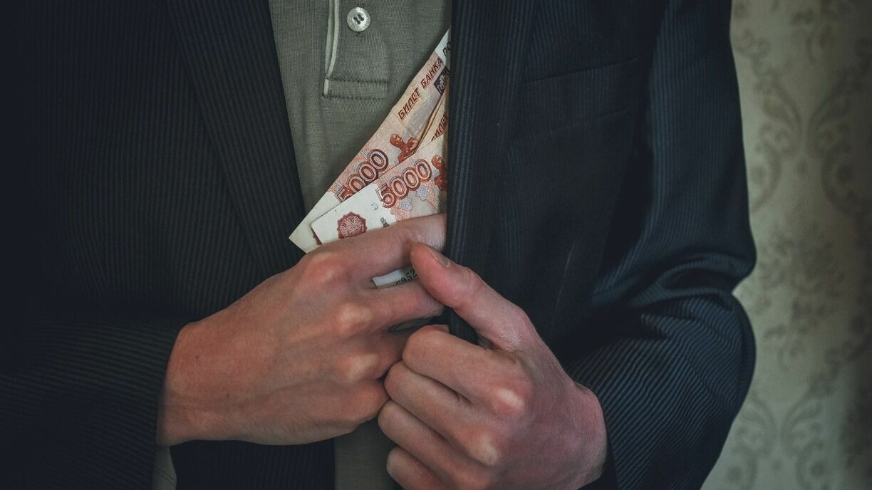 Пермским чиновникам запретили жестами намекать на взятки