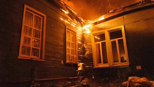 В Прикамье мужчина спас пьяного соседа из горящего дома