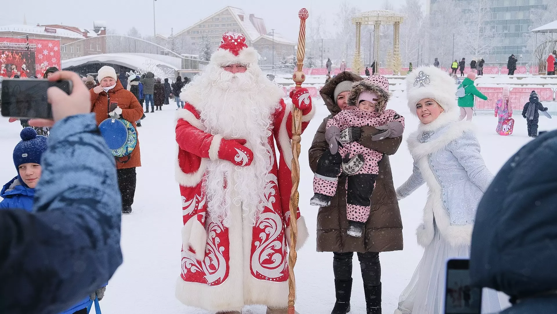 Как пермяки праздновали Рождество в главном ледовом городке? Морозный фоторепортаж