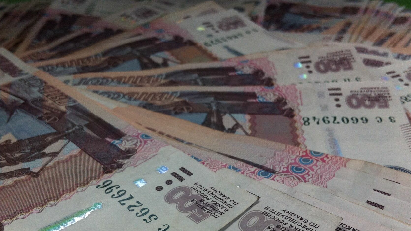В Чернушинском районе директор школы выписала себе премий на сумму более 200 тысяч рублей