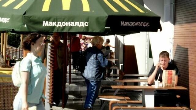 Геннадий Онищенко предложил McDonald’s готовить щи да каши