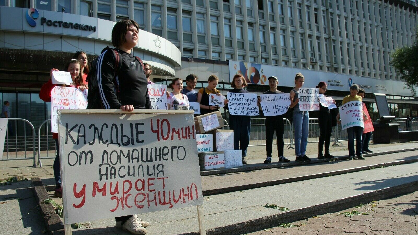 В Перми прошел пикет в поддержку сестер Хачатурян