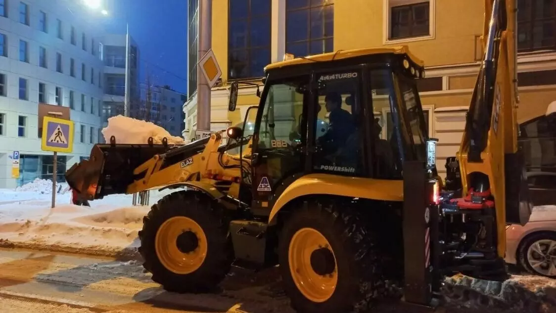 Зима пришла. Кто будет чистить дороги от снега в Перми в этом году?