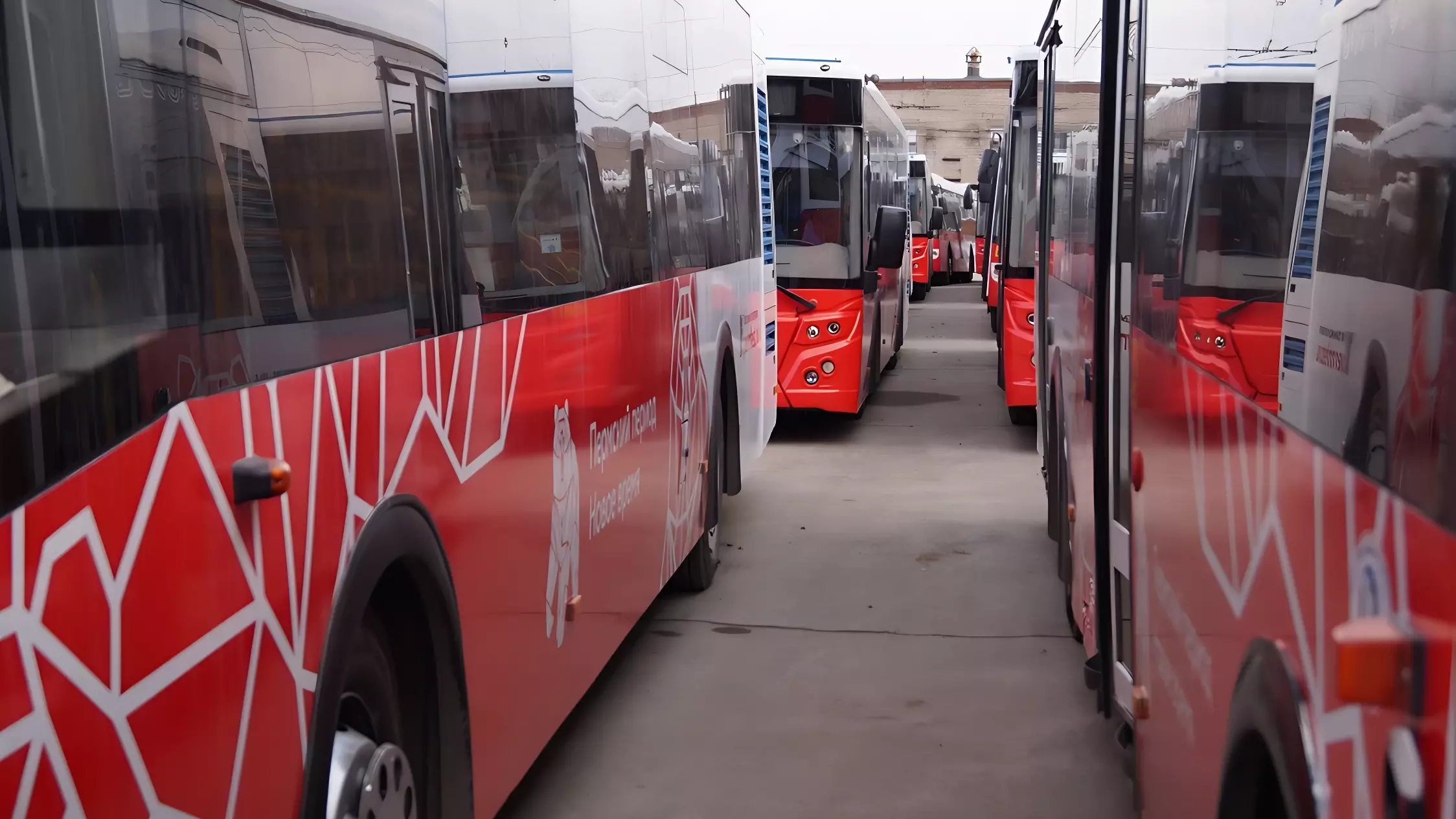 Краевые власти сообщают о том, что в регион досрочно поставят 98 автобусов