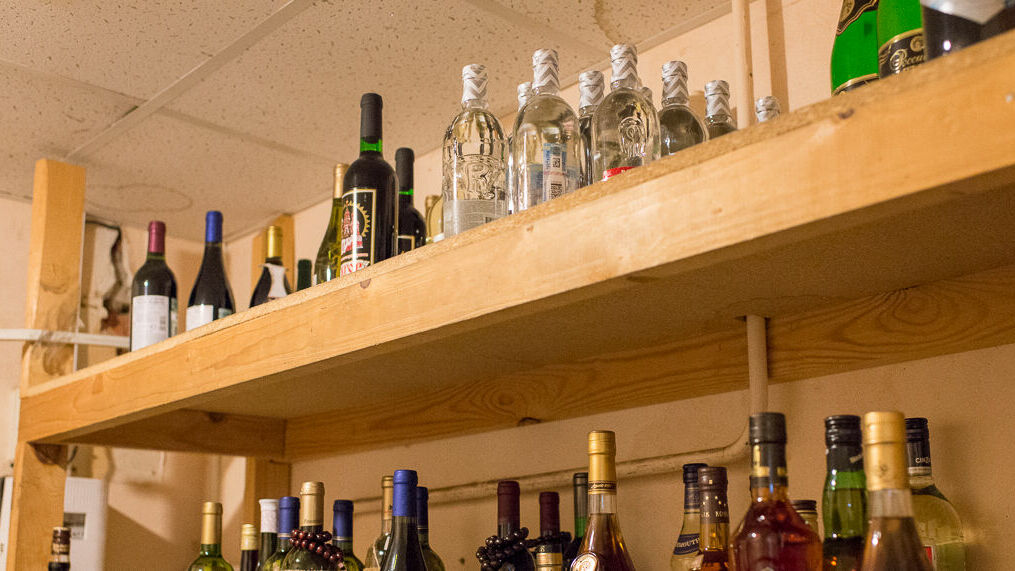 В Дзержинском районе Перми закрыли нелегальный цех по производству алкоголя