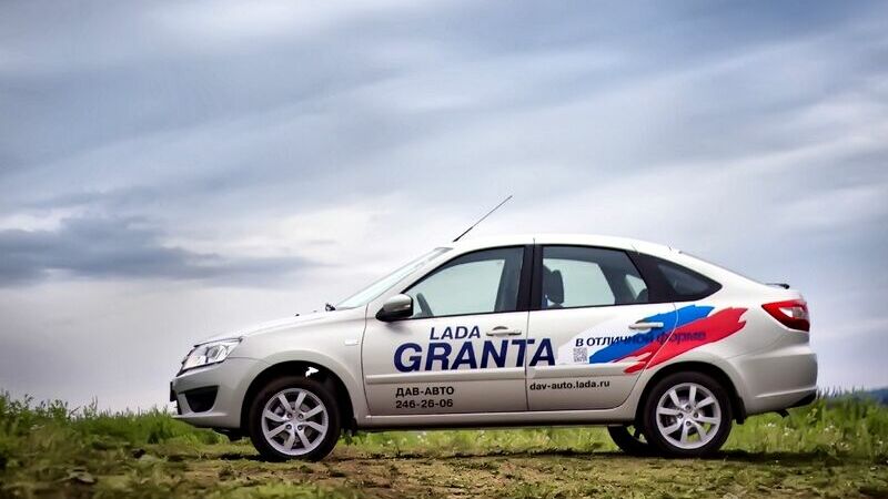 «Вперед, Россия» или «Роися, вперде»? Тестируем новый лифтбек Lada Granta