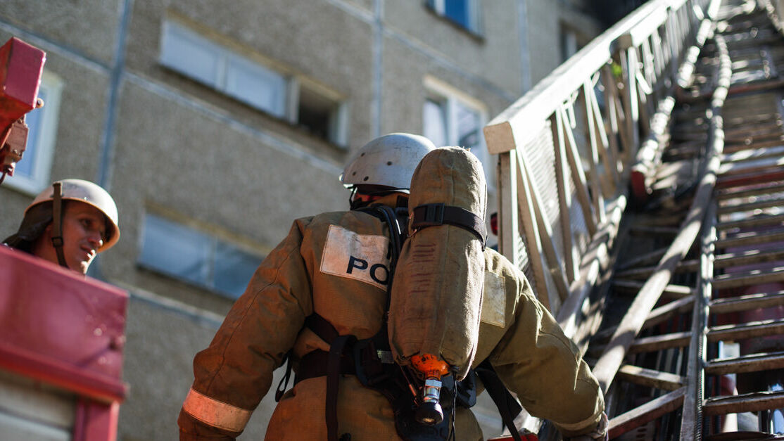 Из-за угрозы взрыва в пятиэтажке на проспекте Декабристов были эвакуированы 20 человек