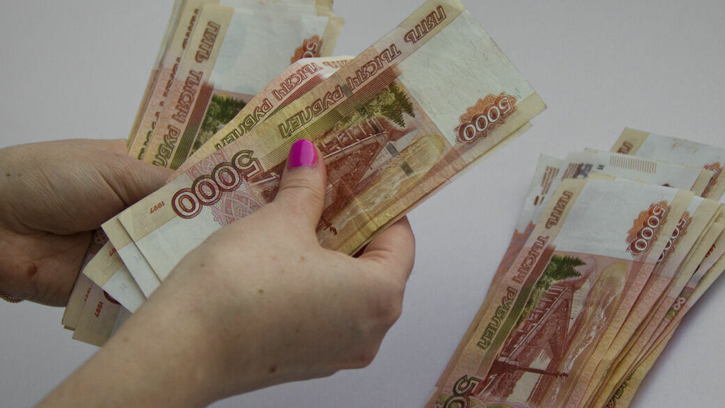 Серийного мошенника, «разменивавшего» поддельные деньги на автостоянках, задержали в Перми