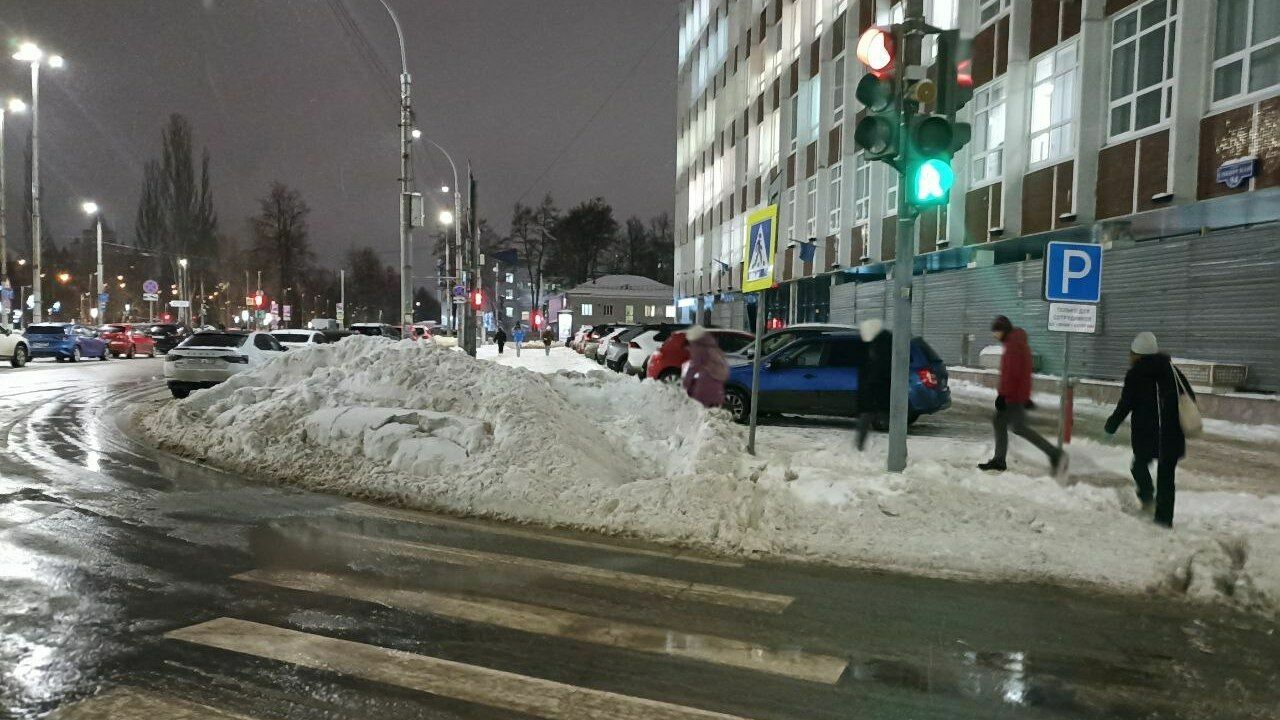 Власти Перми рапортуют о вывозе ночью с улиц города 19,3 тысяч кубометров снега