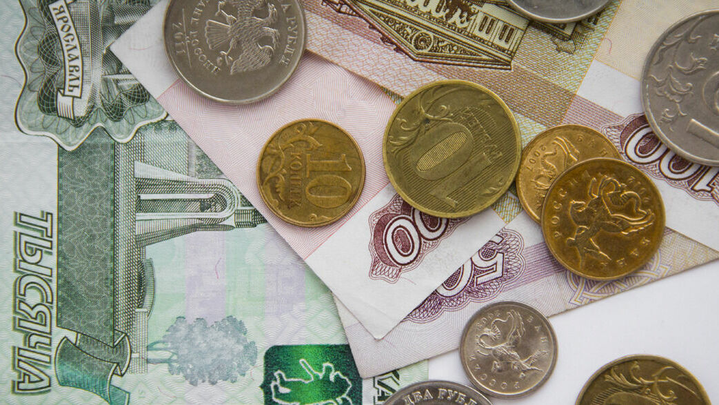 Жители Прикамья хранят в банках больше 290 млрд рублей