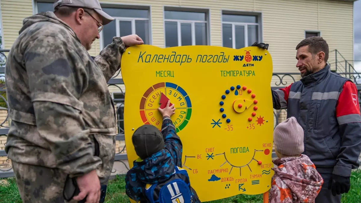 Волонтеры ОМК создали в Чусовом в детском саду экологическую развивающую зону