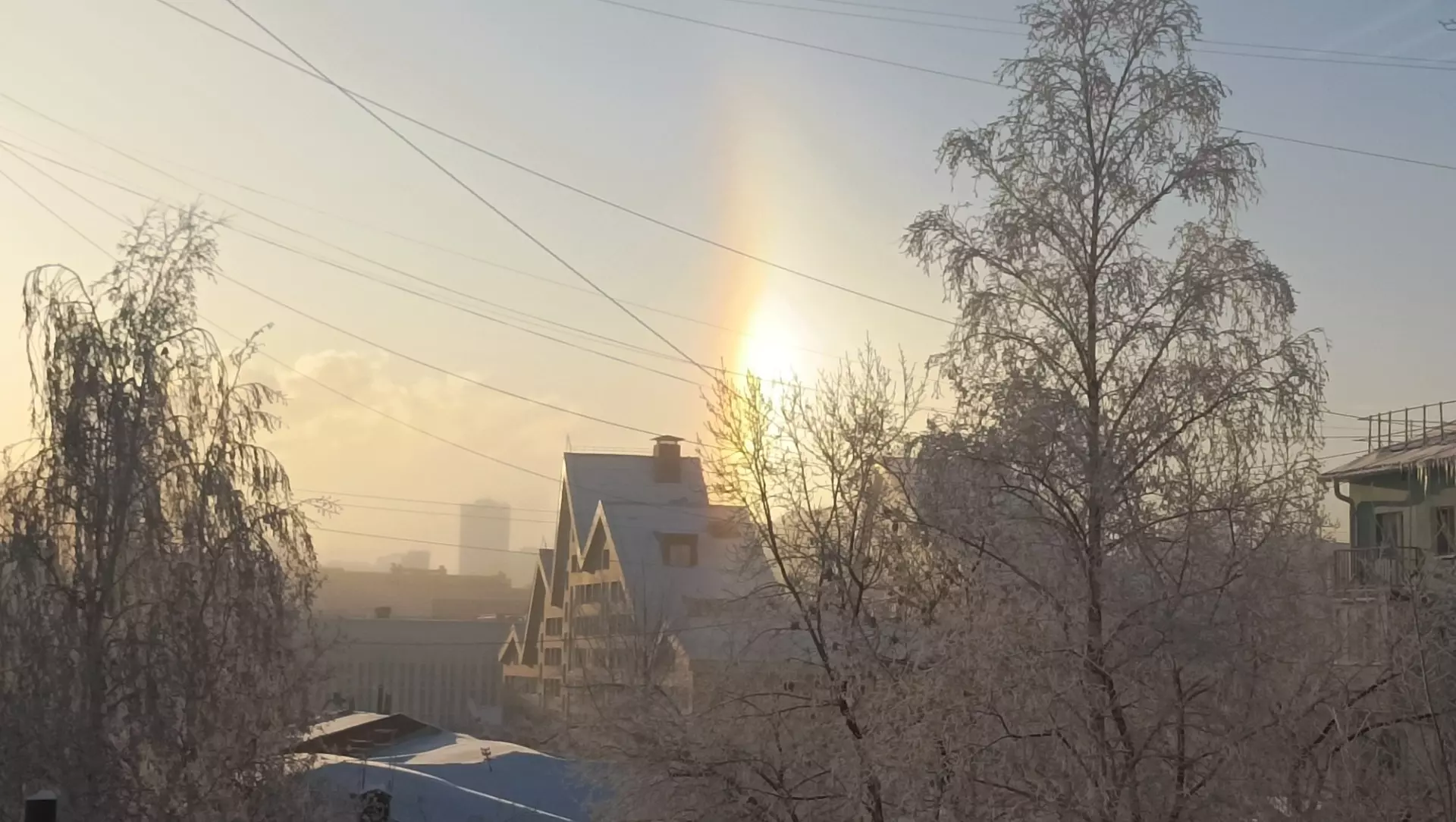 В небе над Пермью утром 7 декабря увидели редкое природное явление