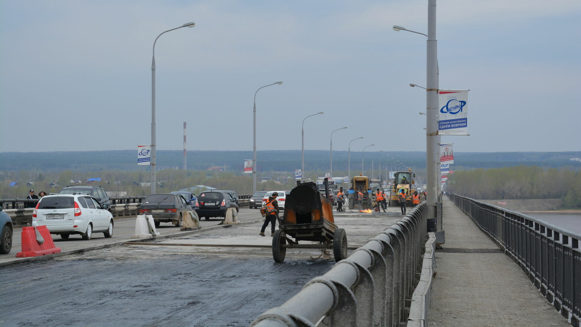 На Камском мосту остановили работы из-за погодных условий