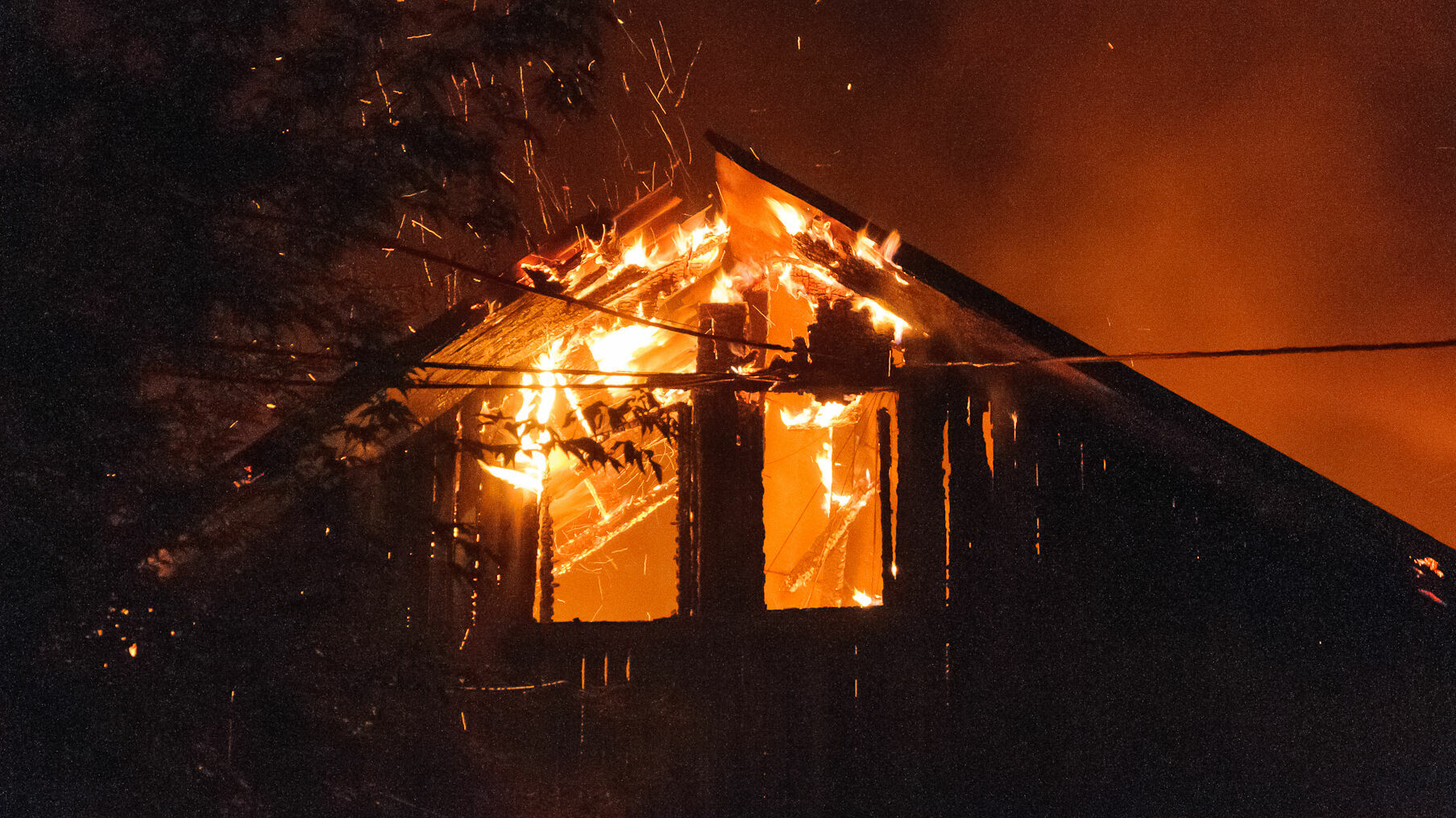 Ночью в Орджоникидзевском районе сгорели сразу три бани