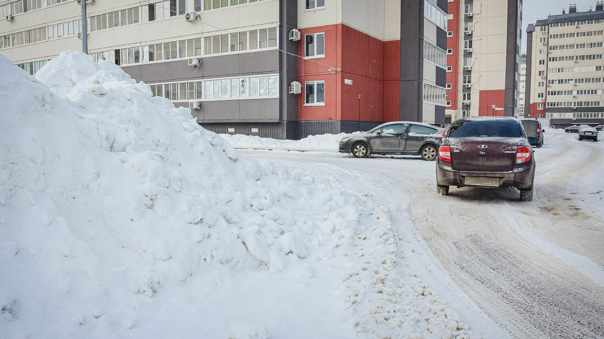 4 декабря пермь. Сугробы в Сургуте. Сургут снег. Сургутский район снег. Много снега в Пермском крае.