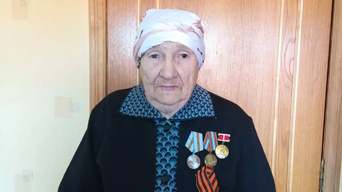 Надежда Жильцова, 95 лет, живет рядом с заводом 