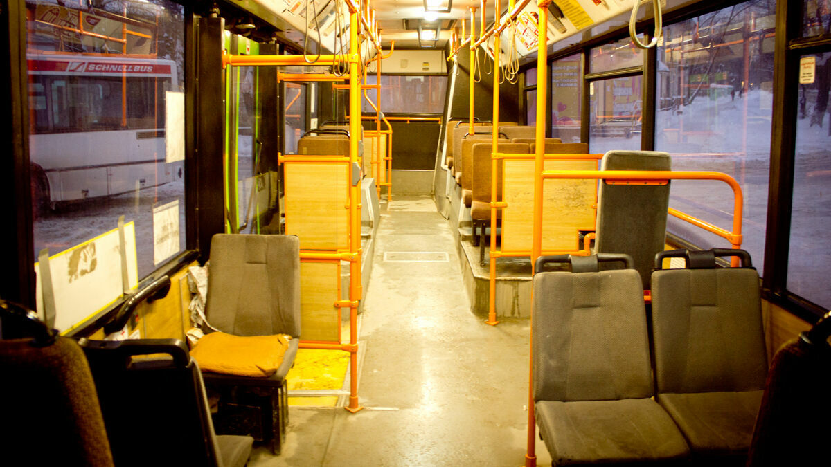 В Закамске кондуктор автобуса украла телефон у пассажирки