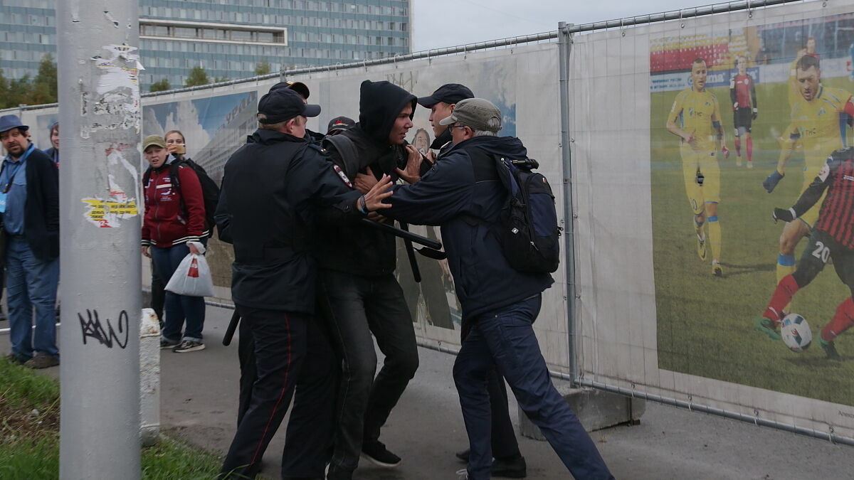 Более 10 человек провели ночь в отделе полиции после задержания на несанкционированном митинге в Перми