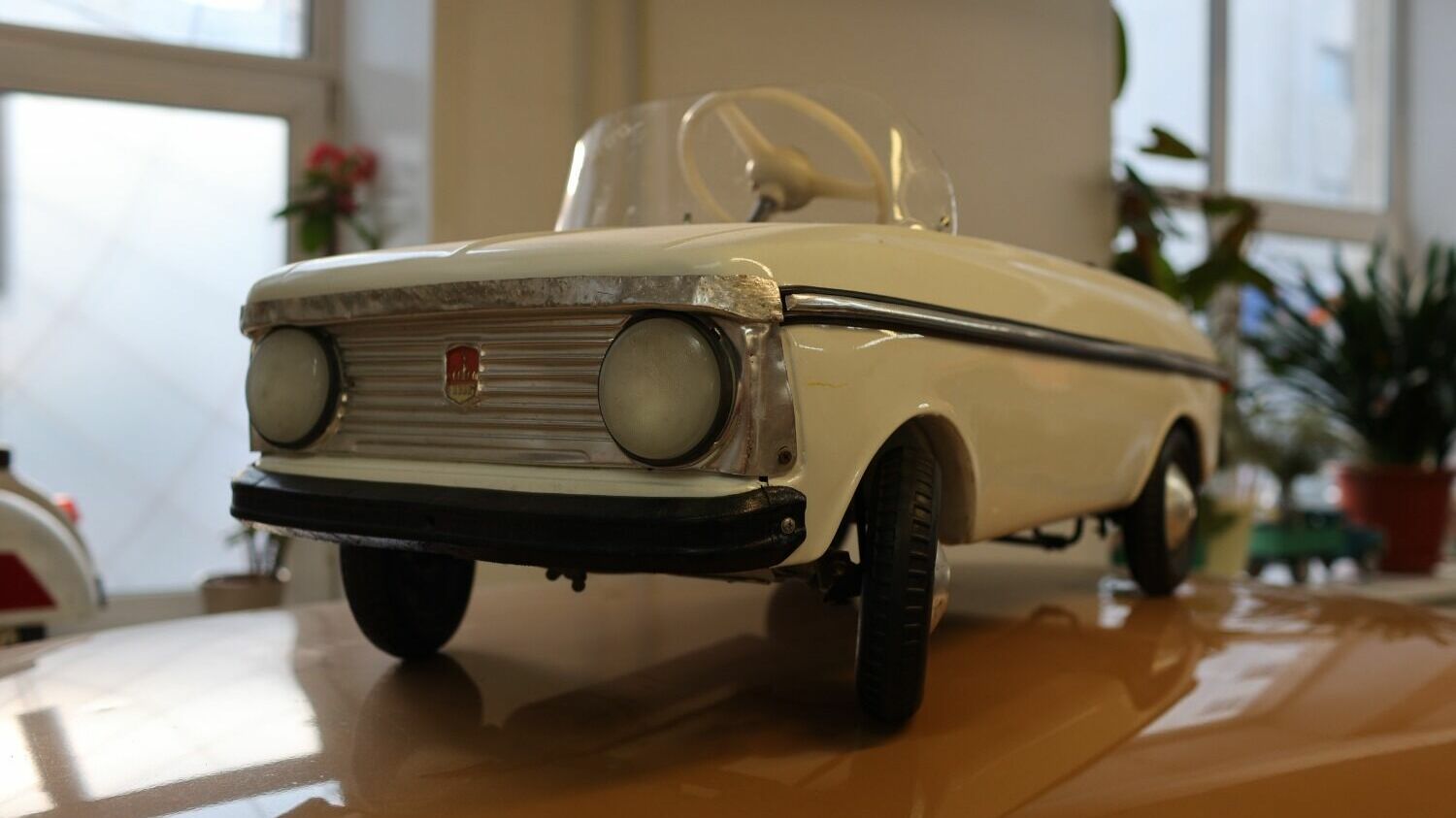 Детский педальный автомобиль "Москвич". Выпускался с 1973 по 1994 годы Автомобильным Заводом Имени Ленинского Комсомола.