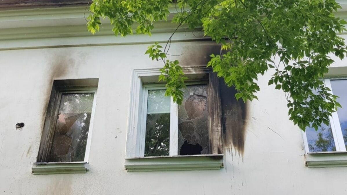 Военный комиссар отрицал поджог военкомата в Перми, но на месте работает полиция и видны следы огня