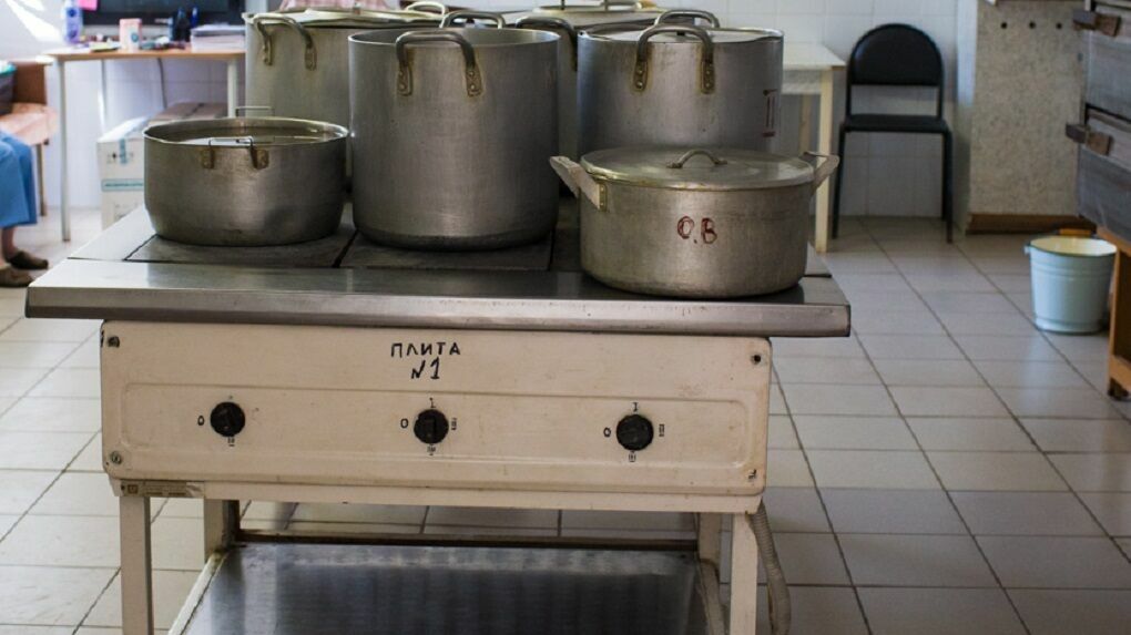 Компания подозреваемой во взятках поставщицы больничных обедов в Прикамье получила крупный госконтракт