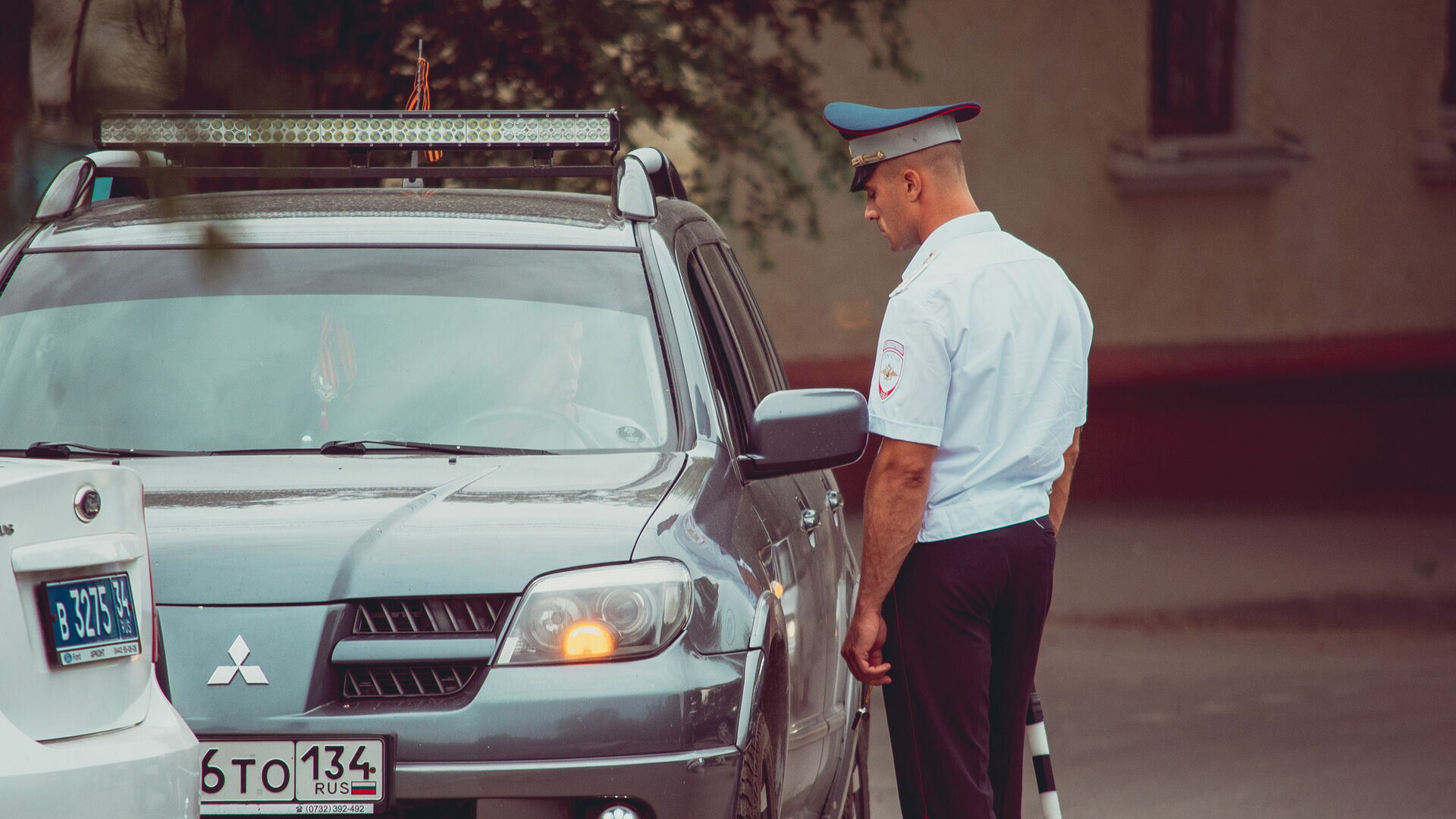 МВД хочет разрешить сотрудникам ГИБДД проверять состояние автомобиля с помощью слуха и обоняния
