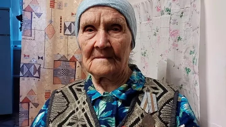 Галина Колеватых, 99 лет. Живет рядом с заводом