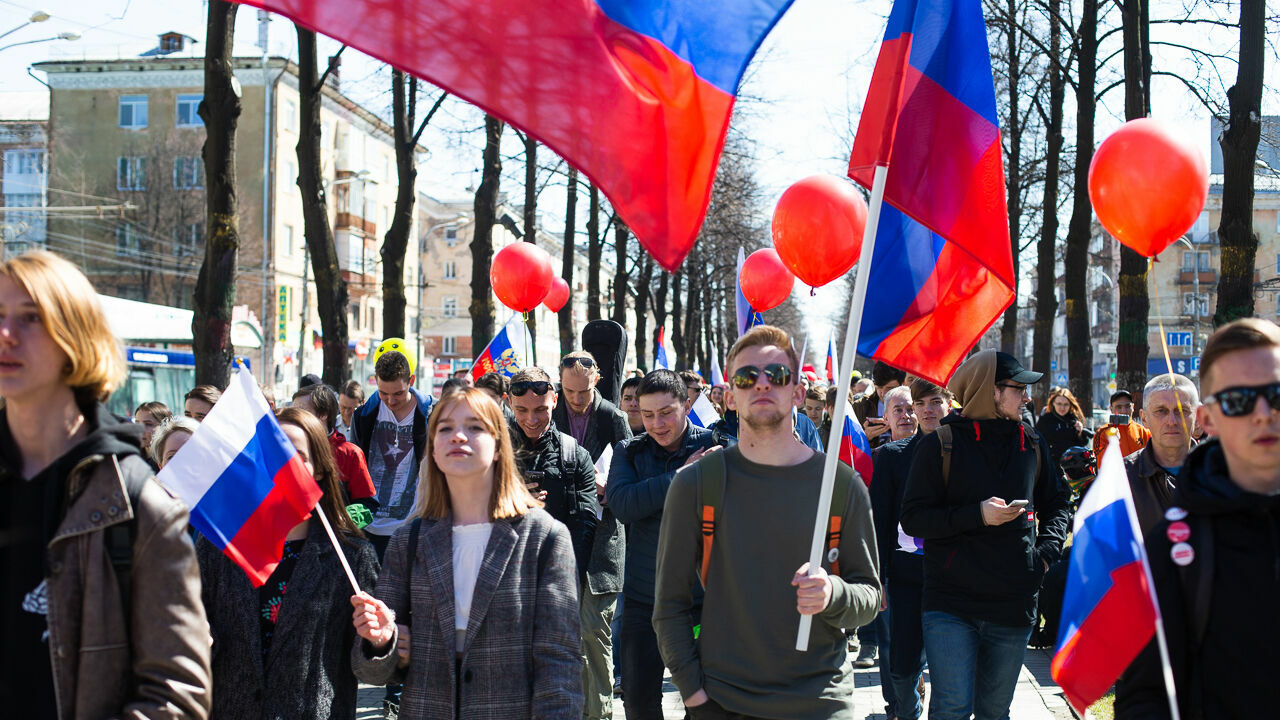 «Он нам не царь»: сторонники Навального провели в центре Перми несогласованную акцию