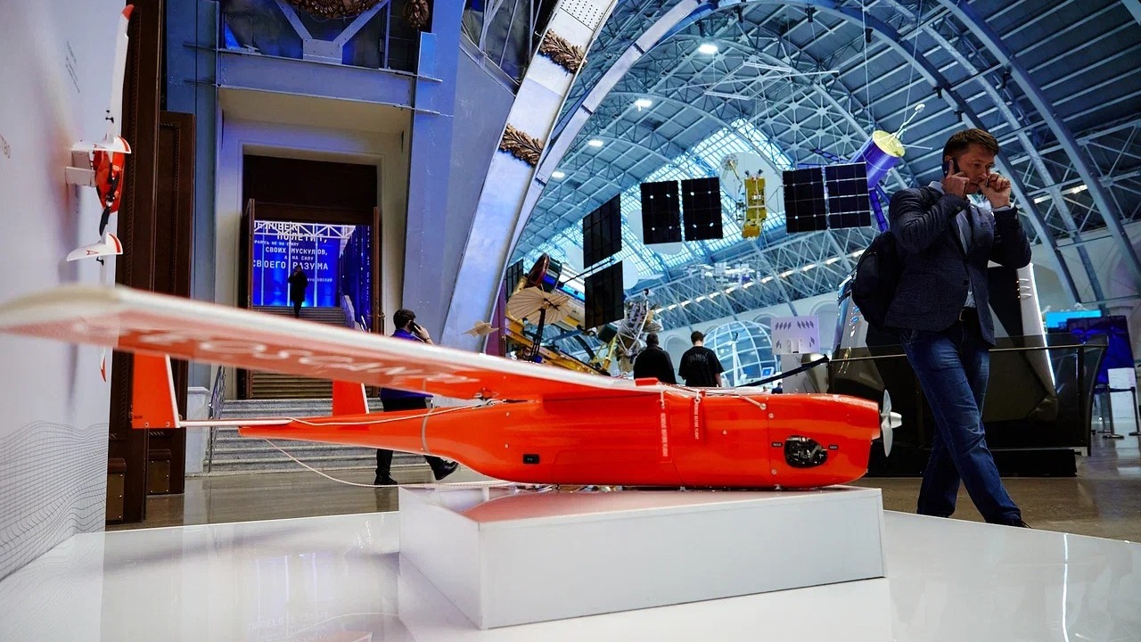 Фото из архива первой в истории России выставки беспилотной авиации (ВДНХ, Москва)