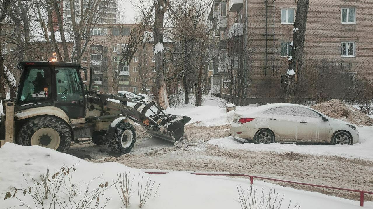 Прокуратура указала краевому предприятию на заваленные снегом пермские тротуары и парковки