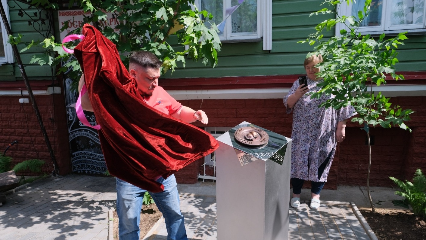 В Перми 1 июня открыли скульптуру «Поси(е)кунчик».