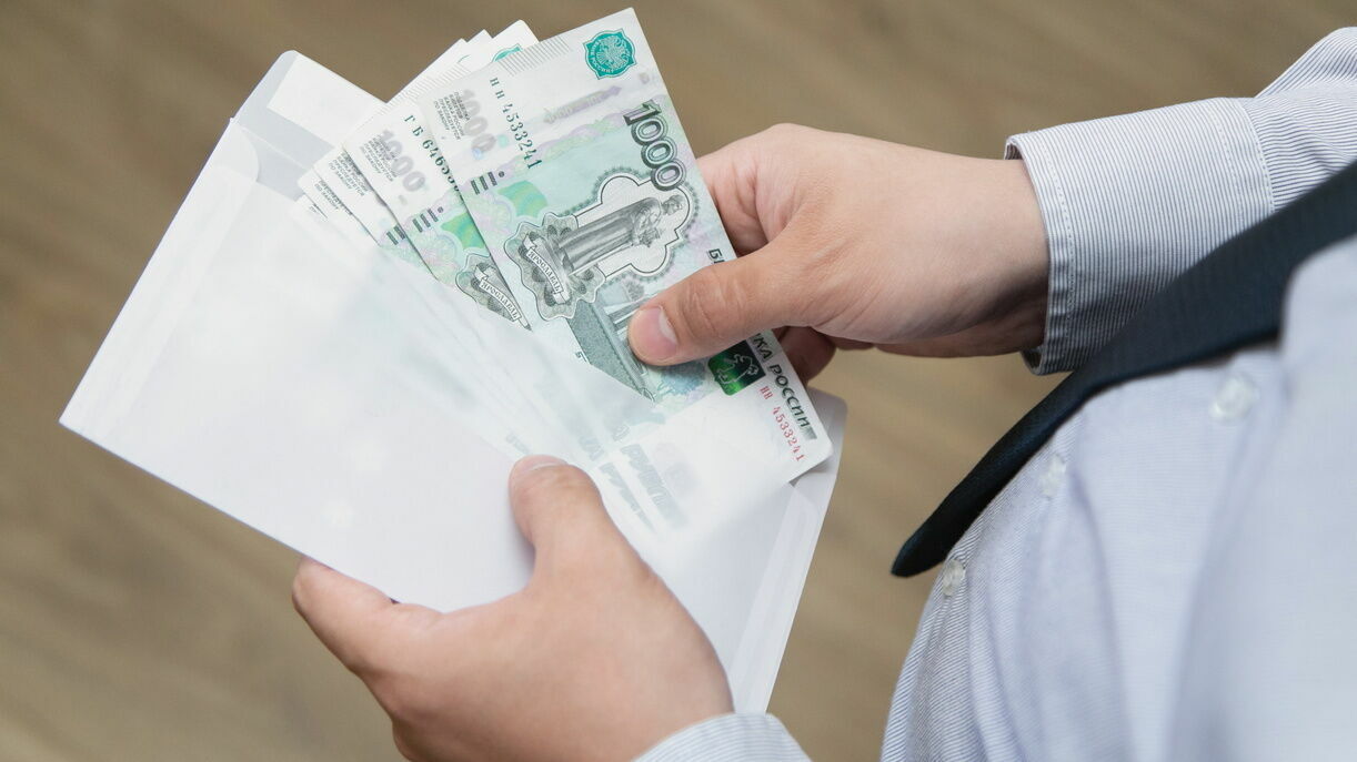 В Перми поставщицу больничного питания будут судить за попытку дать взятку в 150 тысяч рублей