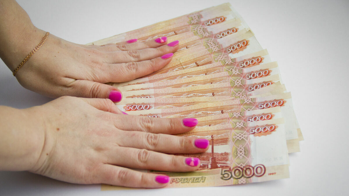 Жительницы Лысьвы украла из бюджета почти миллион рублей