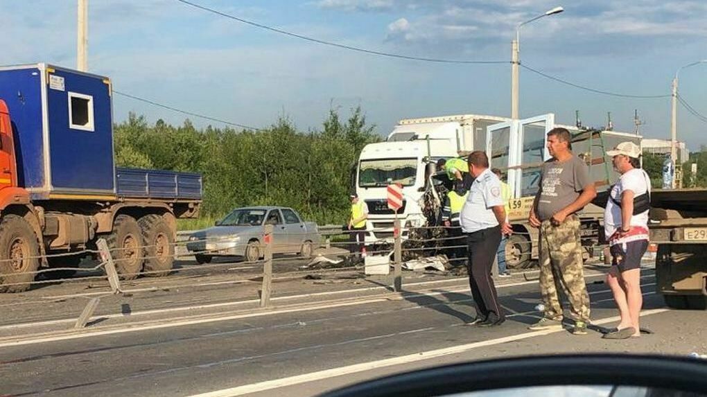 На дороге Пермь–Краснокамск произошло массовое ДТП с грузовиками