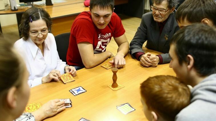 Ветераны и молодежь «ЛУКОЙЛ-Пермнефтеоргсинтеза» провели вечер за настольными играми