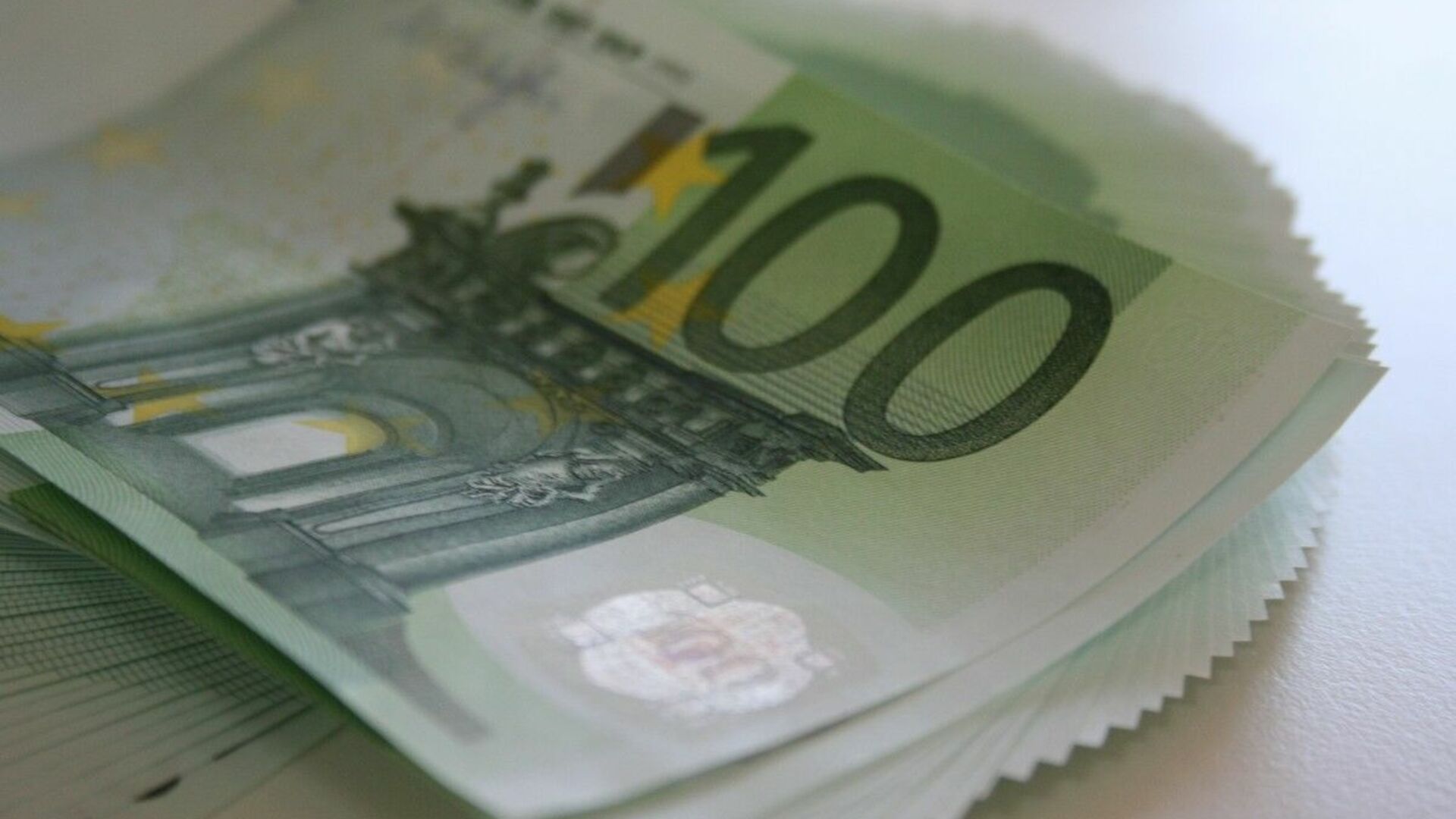 Купить евро в санкт петербурге по выгодному. 59 Евро в рублях. Евро валюта фото. 47 Долларов в рублях. 229,59 Евро в рублях.