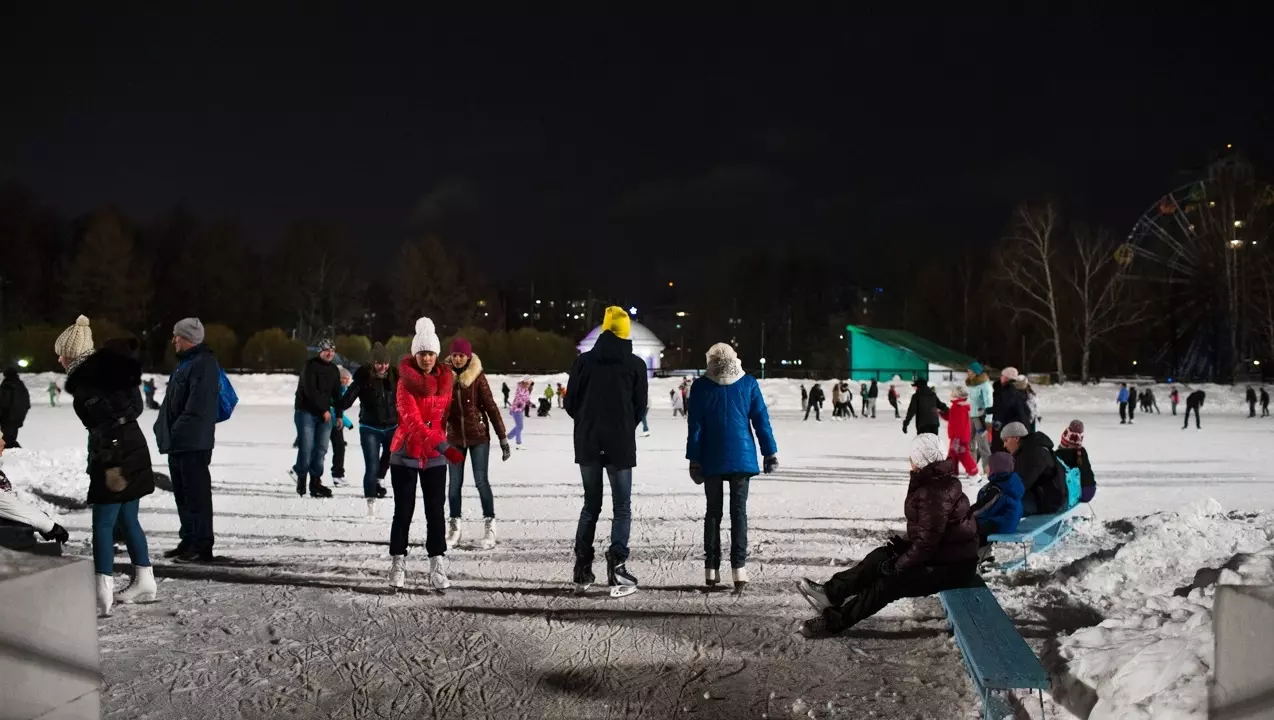 Каток в школе олимпийского резерва «Орленок» организовывает ночные катания по пятницам.