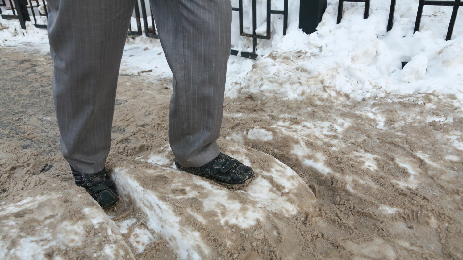 Прокуратура нашла нарушения в работе подрядчика, убирающего снег в Перми