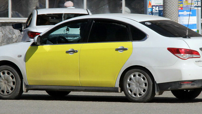 Опасность без желтых дверей в режиме 24/7. Пермские таксопарки нашли способ экономить на страховке