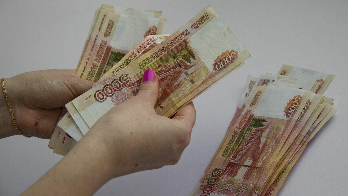Пермяк выманил у жены 900 тысяч рублей и бросил ее