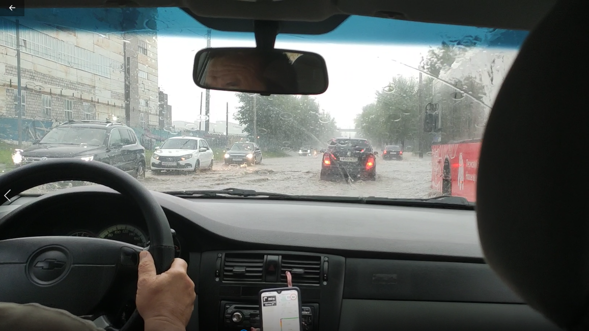 В Перми после ливня вновь затопило улицу Куйбышева. Видео