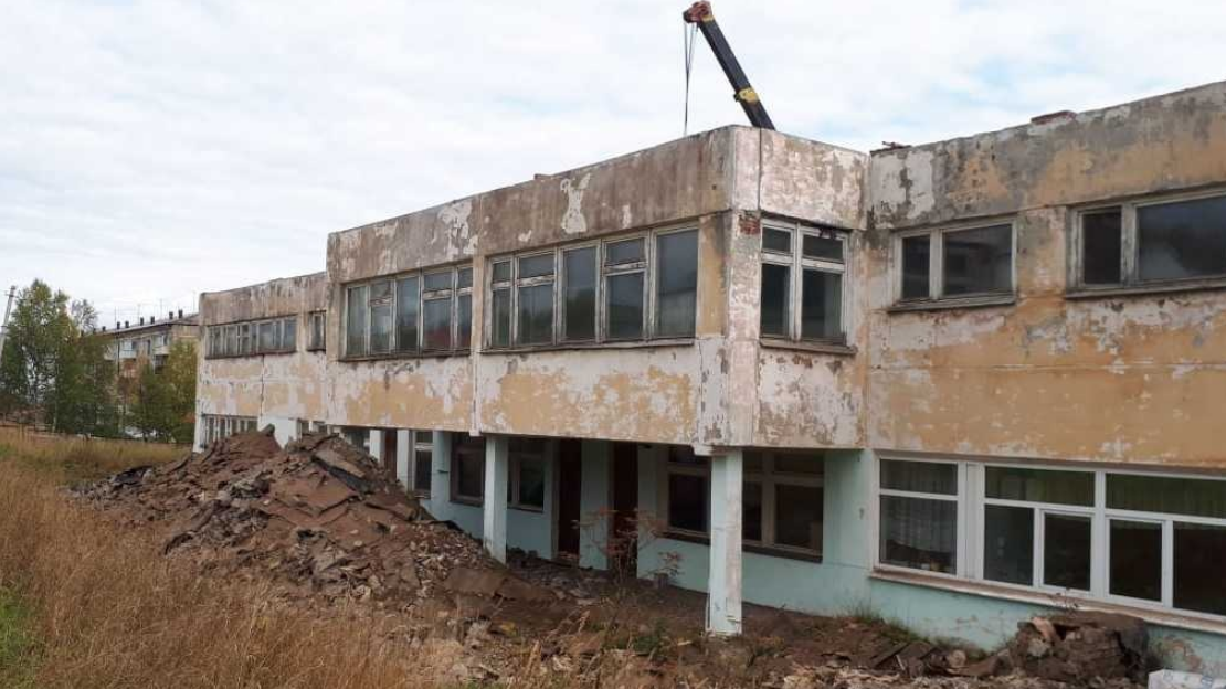 Школу в Теплой горе, где протекала крыша, поймали на дроблении закупок