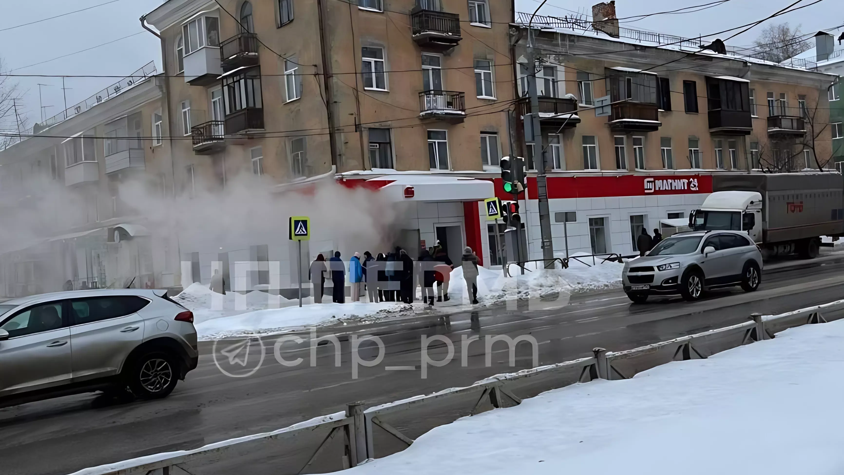 На одной из центральных улиц Перми сегодня горел магазин «Магнит»