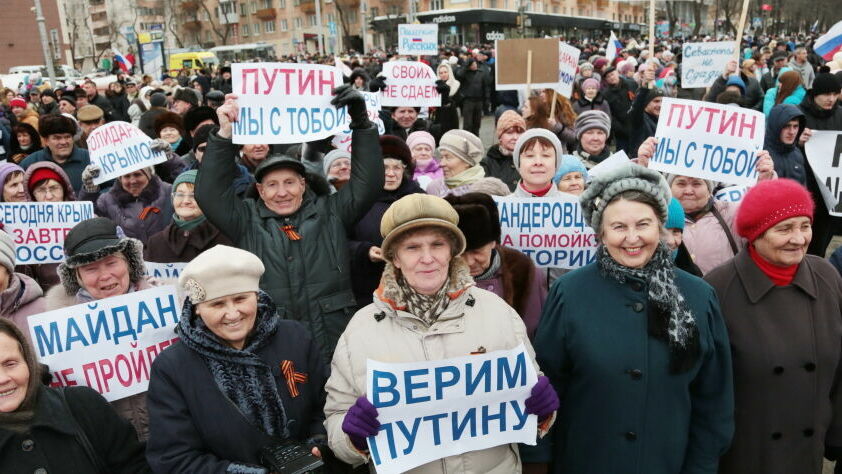 От «фашизма» до «гордости» за два года. Эволюция «крымских» митингов в Перми