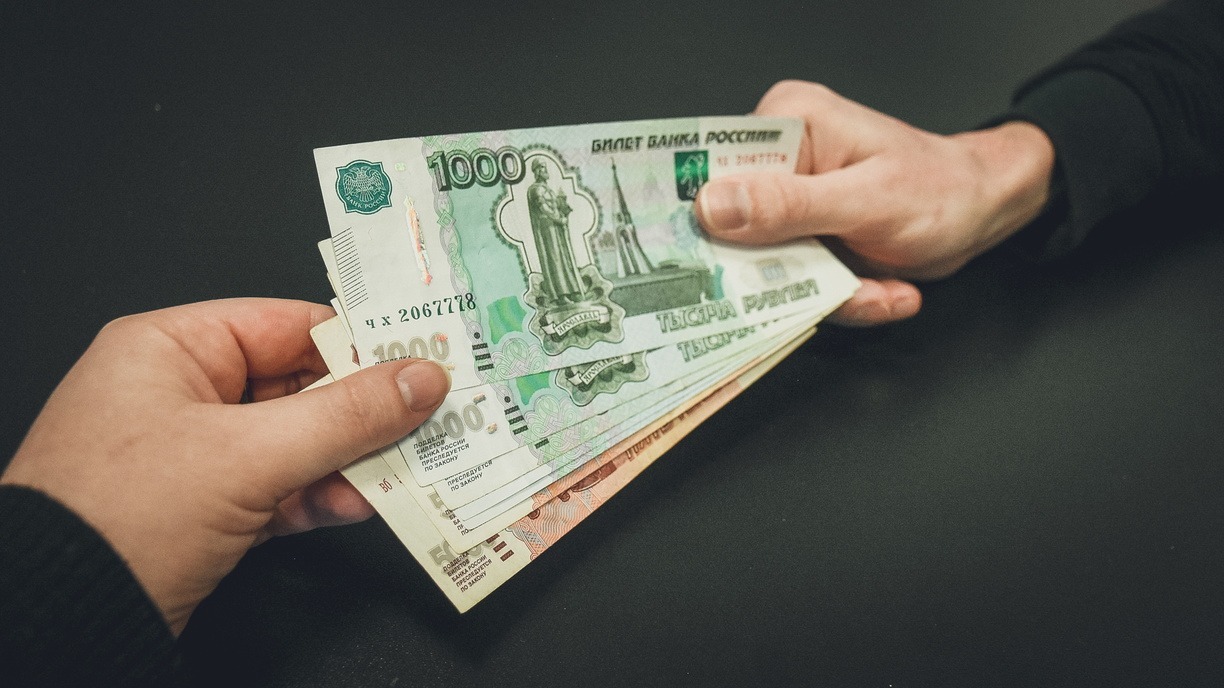В Уинской ЦРБ главврач не доплатил своим подчинённым более 100 тысяч рублей