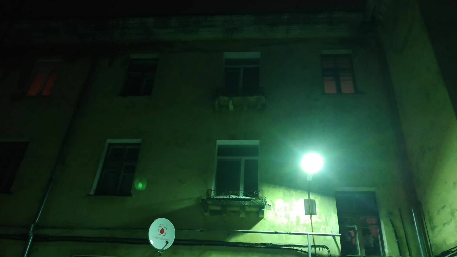 В Левшино в аварийном жилом доме обрушился потолок. Жителей готовят к переселению