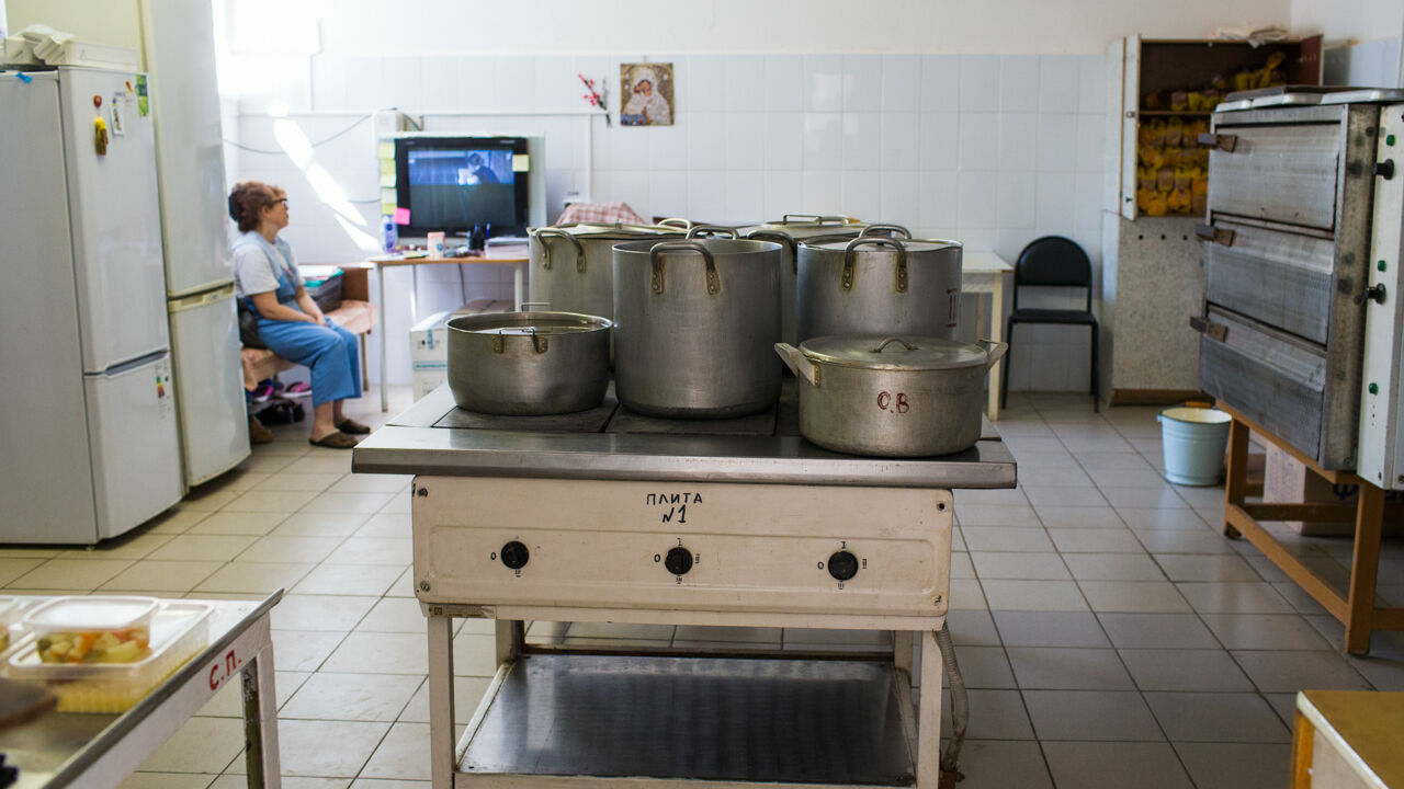 В березниковской школе детей-инвалидов не кормили бесплатными обедами. В администрации нет денег